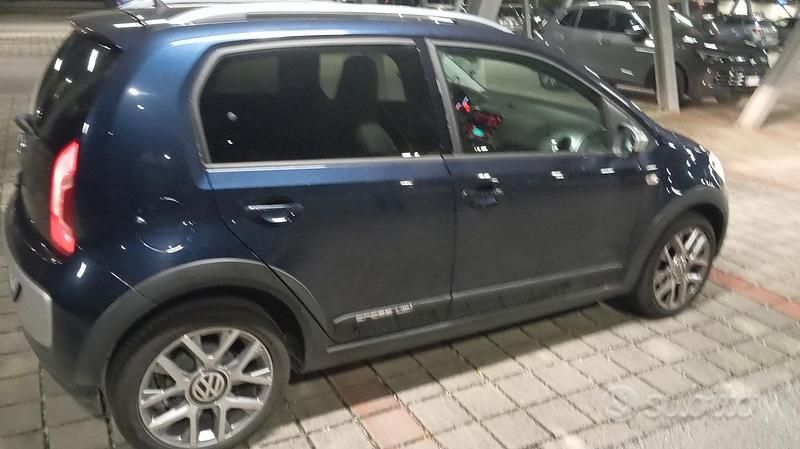 Usata VW up! 75 CV (55 kW) 2015 Blu Utilitaria