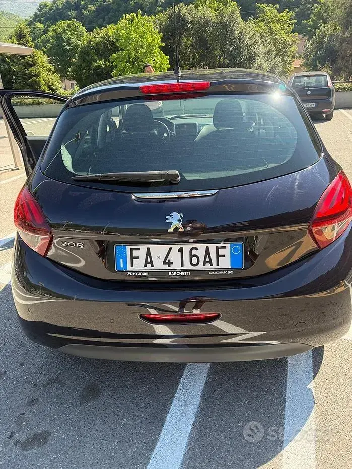 Usata Peugeot 208 82 CV (60 kW) 2015 Nero Utilitaria