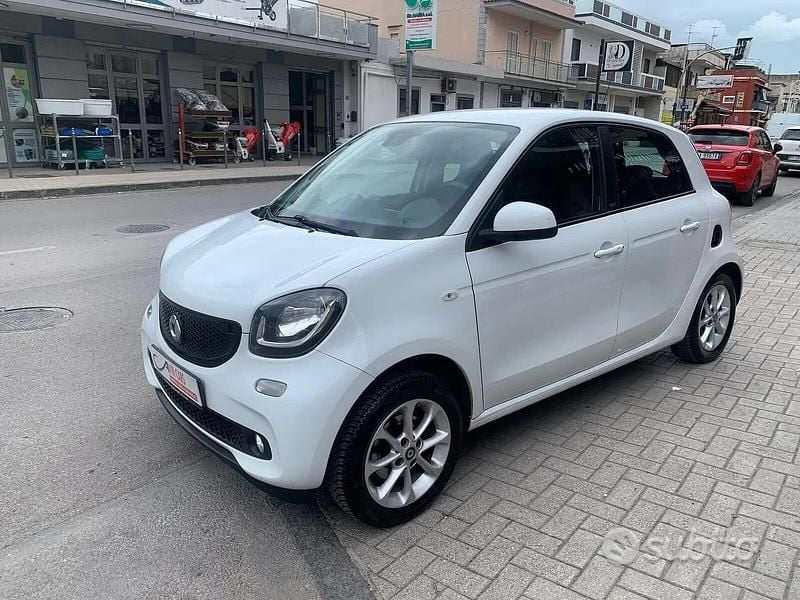 Usata Smart ForFour 70 CV (51 kW) 2016 Bianco Utilitaria