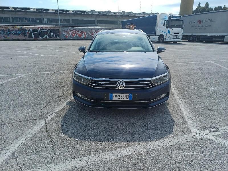 Usata VW Passat 150 CV (110 kW) 2019 Blu Station wagon