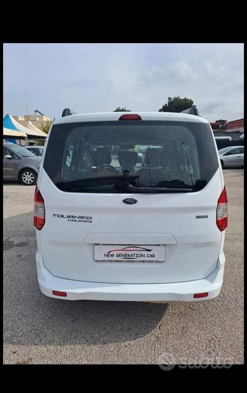 Usata Ford Tourneo Courier Titanium 100 CV (73 kW) 2017 Bianco Monovolume