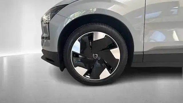 Usata Volvo EX30 Plus 200 kW (272 CV) 2024 Grigio SUV