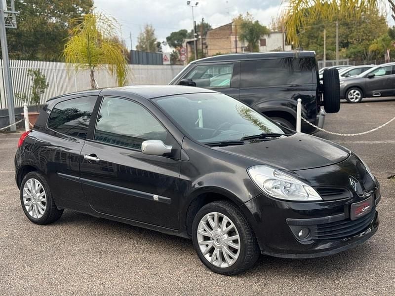 Nero Usata 2008 Renault Clio II LE Tre volumi | 2750 € (Ottimo prezzo) - Immagine 1/4