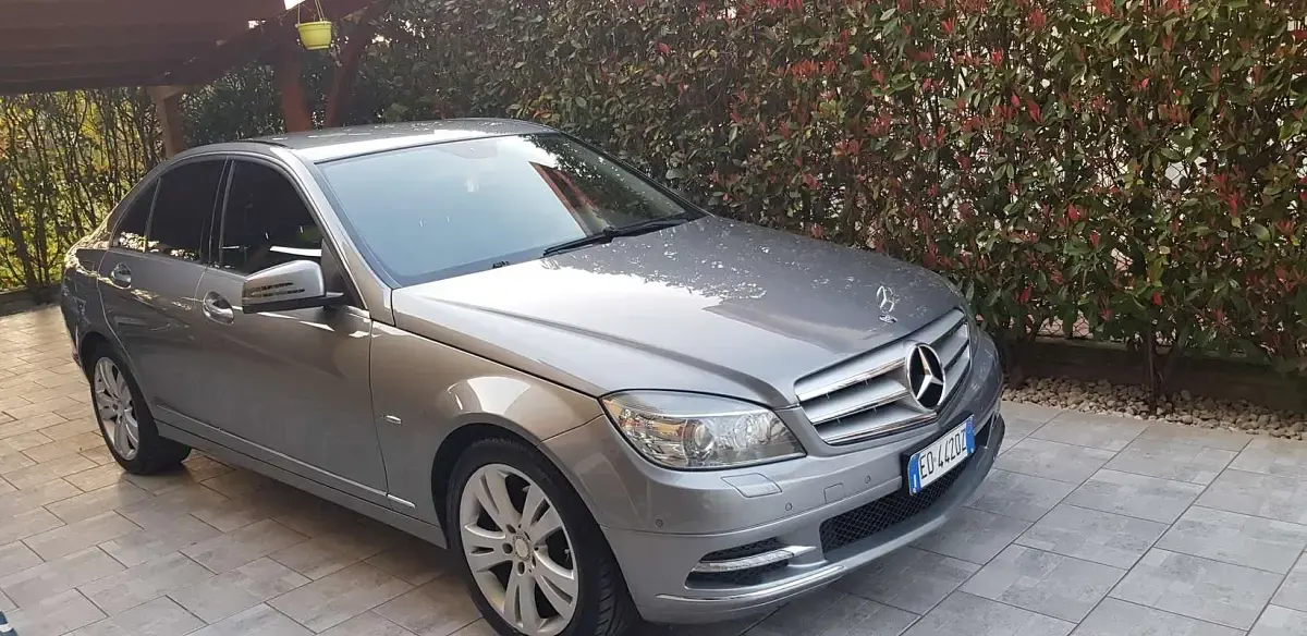 Usata Mercedes C200 136 CV (100 kW) 2010 Argento Berlina