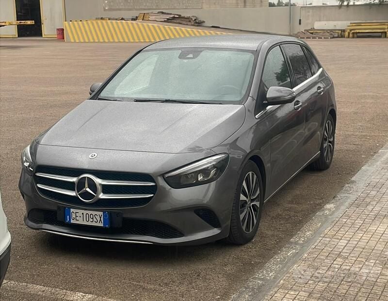 Grigio Usata 2021 Mercedes B180 Monovolume | 18.990 € (Super prezzo) - Immagine 1/4