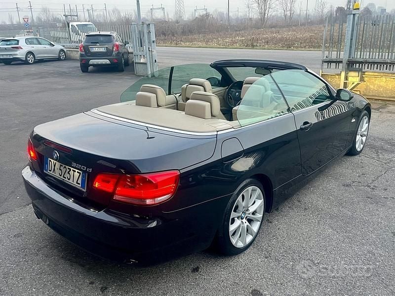 Usata BMW 320 Cabriolet 177 CV (130 kW) 2009 Nero Cabrio