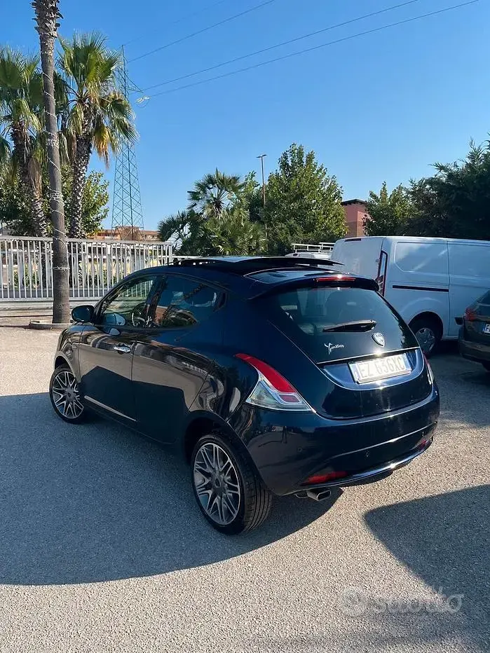 Usata Lancia Ypsilon 95 CV (69 kW) 2018 Bluazzurro Utilitaria