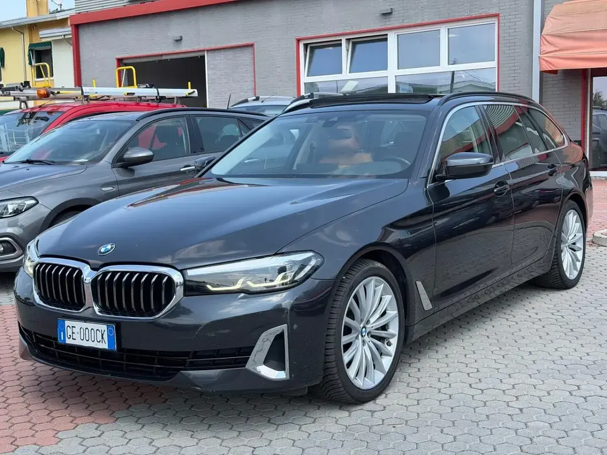 Usata BMW 530 Luxury Line 249 CV (183 kW) 2021 Grigio Station wagon