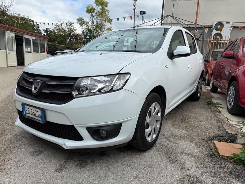 Usata Dacia Sandero Lauréate 75 CV (55 kW) 2014 Bianco Berlina