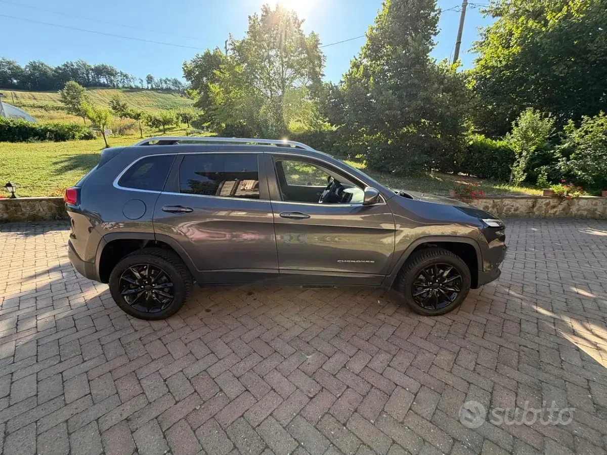 Usata Jeep Cherokee 170 CV (125 kW) 2016 Grigio SUV