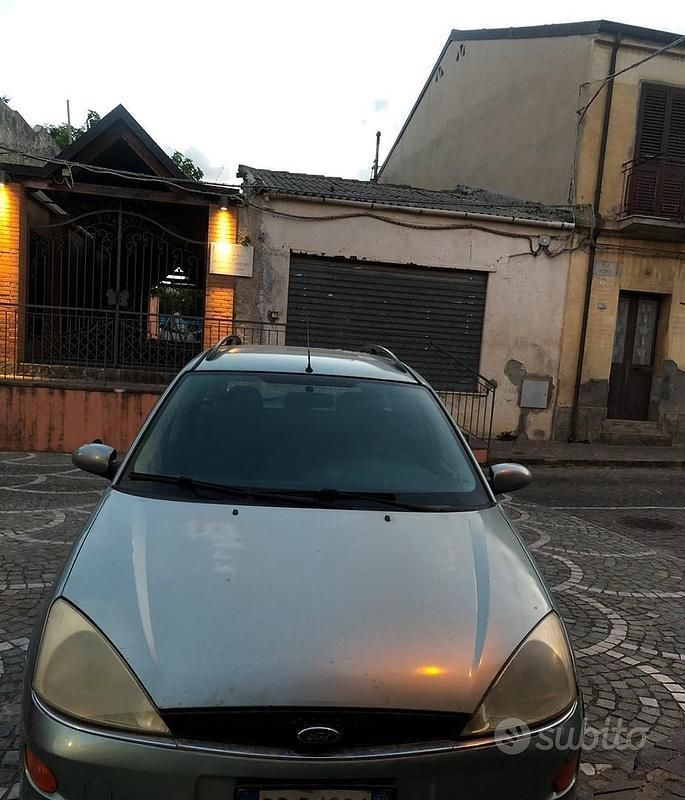 Usata Ford Focus 116 CV (85 kW) 2001 Verde Berlina