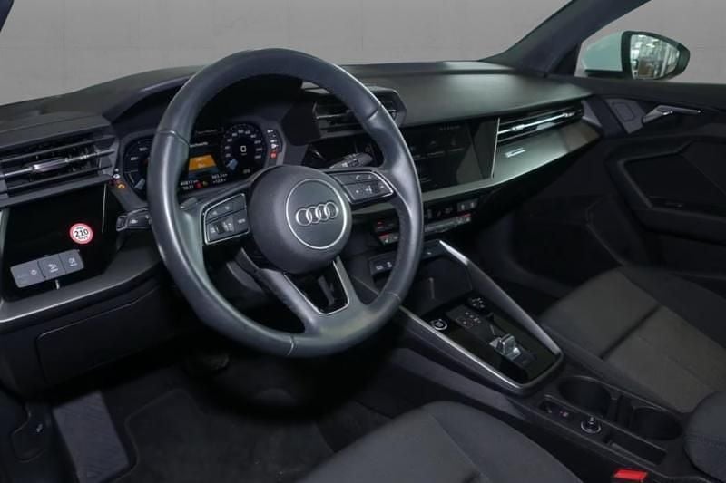 Usata Audi A3 e-tron Design 204 CV (150 kW) 2022 Bianco metallizzato Utilitaria