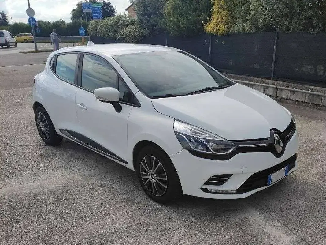 Usata Renault Clio V Life 75 CV (55 kW) 2020 Bianco Berlina