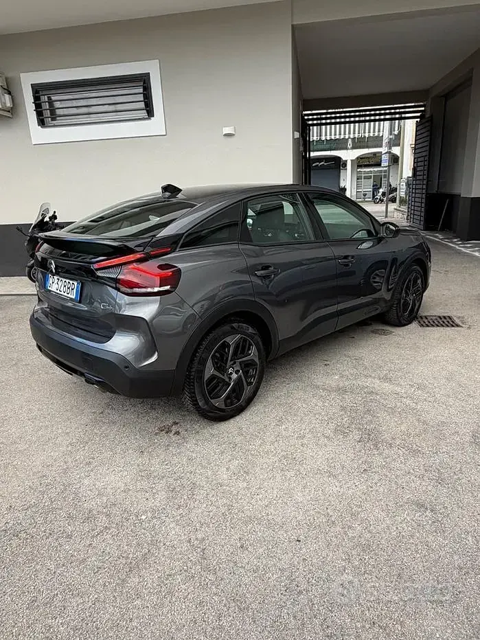 Usata Citroën C4 Shine 131 CV (96 kW) 2023 Grigio SUV