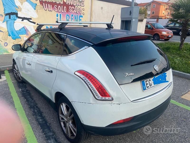 Begagnad Lancia Delta 140 HK (102 kW) 2011 Halvkombi