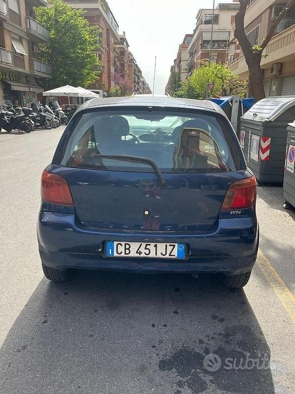 Usata Toyota Yaris 2002 Blu Utilitaria