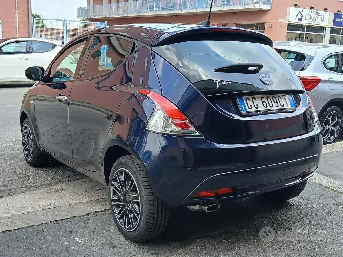 Usata Lancia Ypsilon 69 CV (50 kW) 2021 Blu Utilitaria