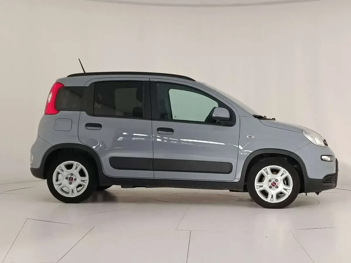 Usata Fiat Panda City Life 69 CV (50 kW) 2023 Grigio moda pastello Utilitaria