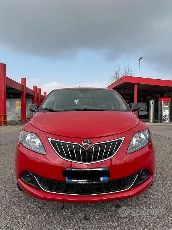 Usata Lancia Ypsilon 69 CV (50 kW) 2022 Rosso Utilitaria