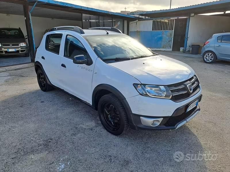 Usata Dacia Sandero Stepway 90 CV (66 kW) 2016 Bianco Berlina