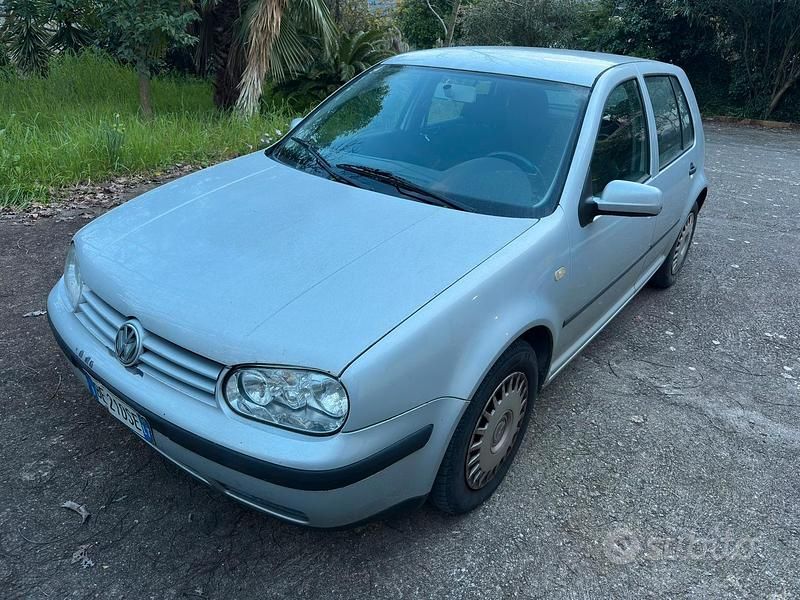 Begagnad VW Golf III 90 HK (66 kW) 1999 Grå Sedan