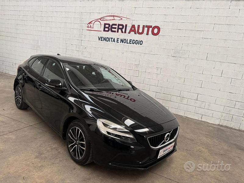 Usata Volvo V40 R-Design 119 CV (87 kW) 2019 Nero Berlina