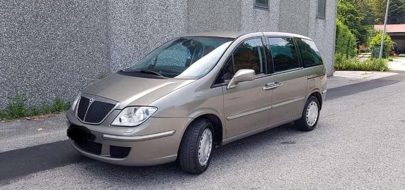 Usata Lancia Phedra 128 CV (94 kW) 2006 Grigio Monovolume