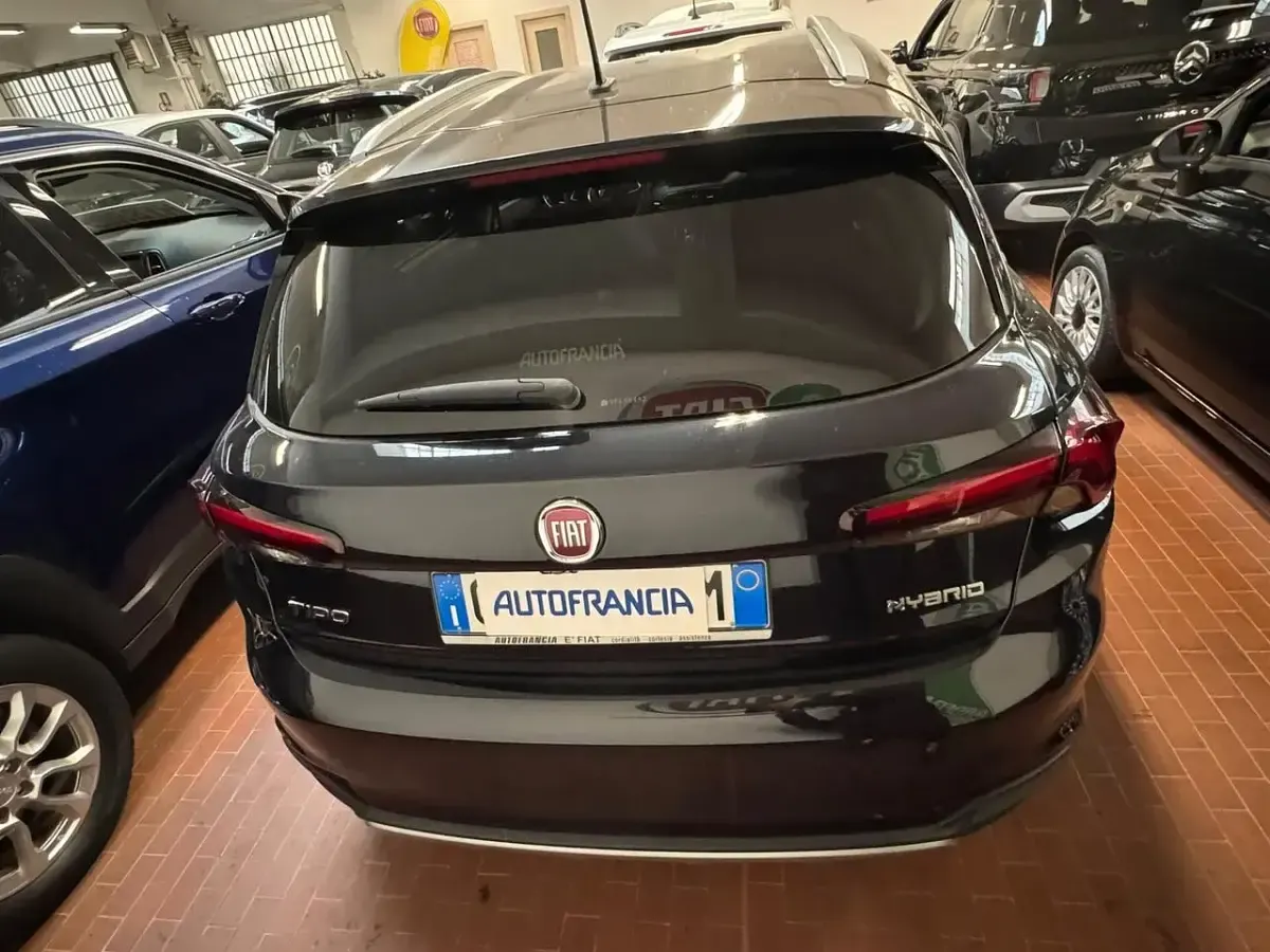 Usata Fiat Tipo Cross 130 CV (95 kW) 2022 Nero Berlina