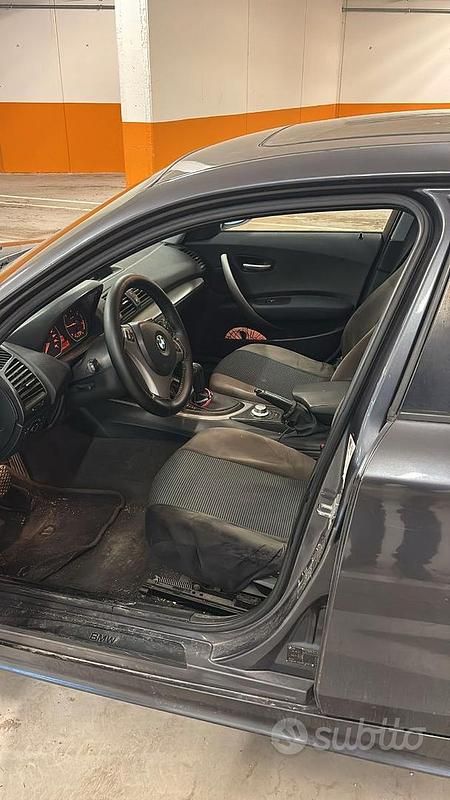 Usata BMW 120 163 CV (119 kW) 2005 Grigio Utilitaria