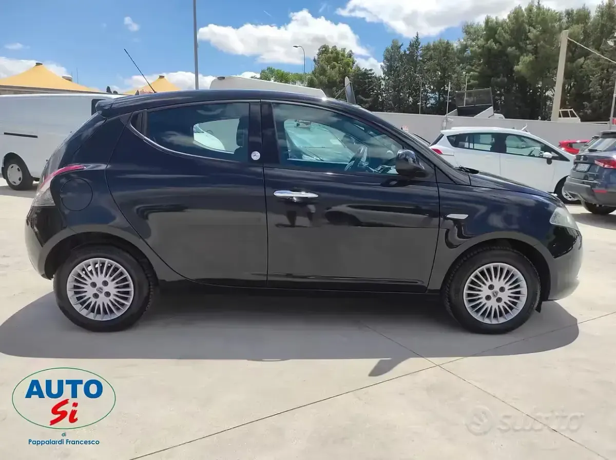 Usata Lancia Ypsilon 69 CV (50 kW) 2012 Nero Utilitaria