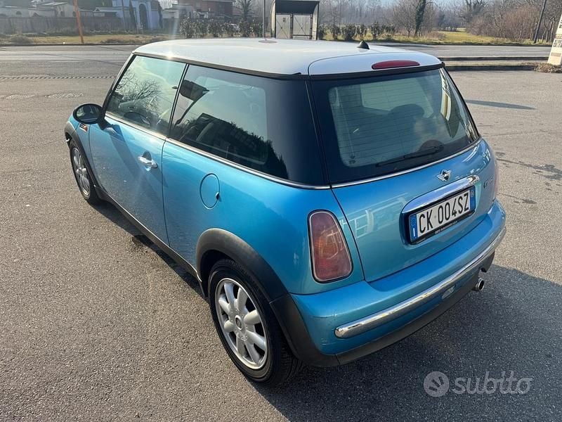 Usata Mini Cooper 116 CV (85 kW) 2004 Blu Utilitaria