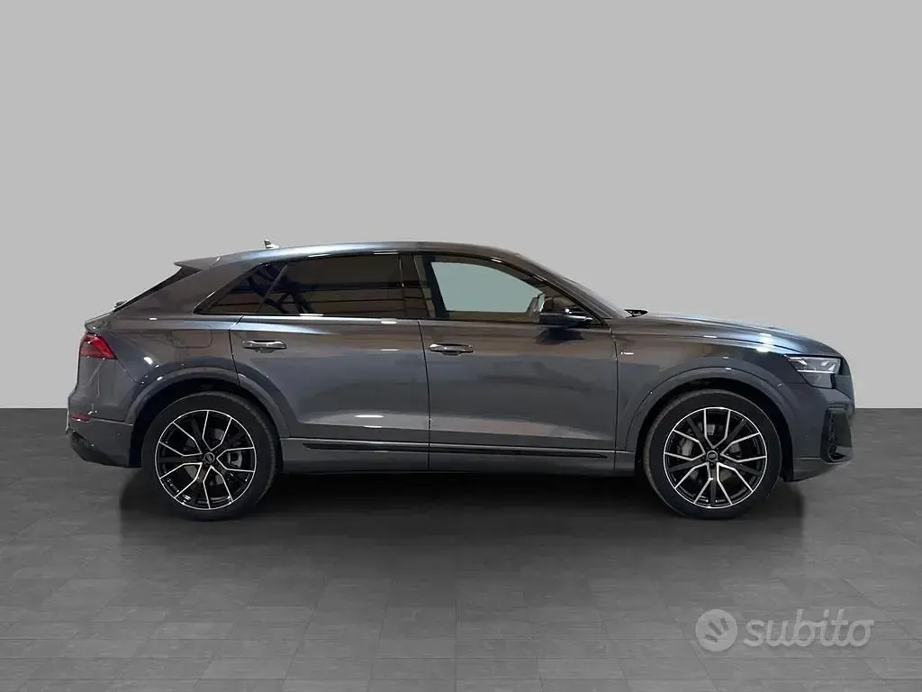 Usata Audi Q8 S-Line 286 CV (210 kW) 2025 Grigio daytona perlato SUV