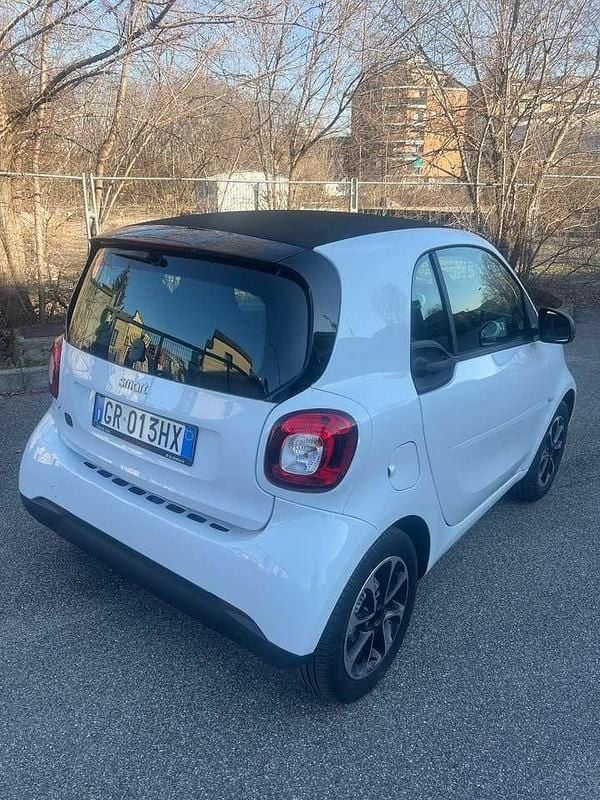 Usata Smart ForTwo Coupé 41 kW (56 CV) 2021 Bianco Utilitaria