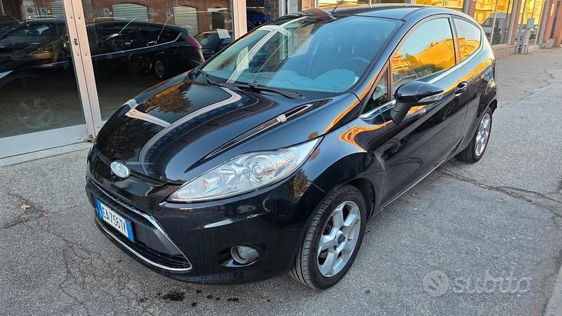 Usata Ford Fiesta 92 CV (67 kW) 2010 Nero Berlina