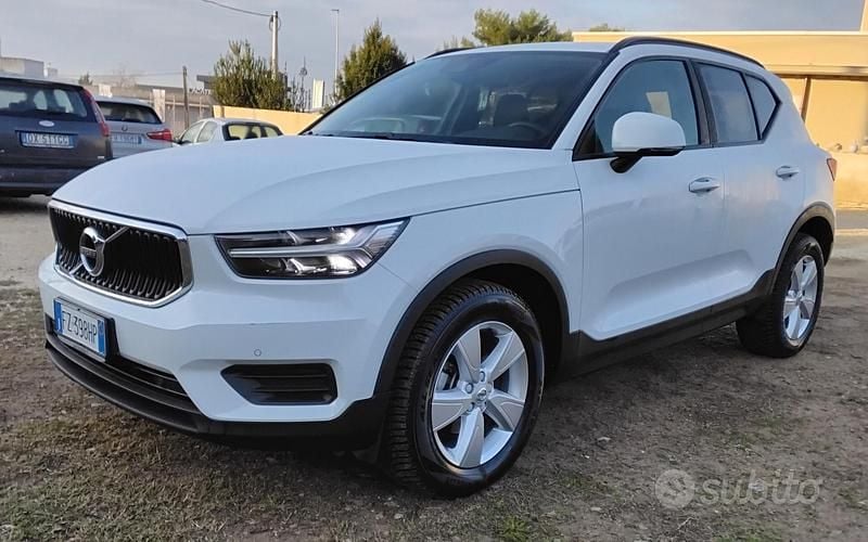Bianco Usata 2020 Volvo XC40 Momentum SUV | 18.900 € (Super prezzo) - Immagine 1/4