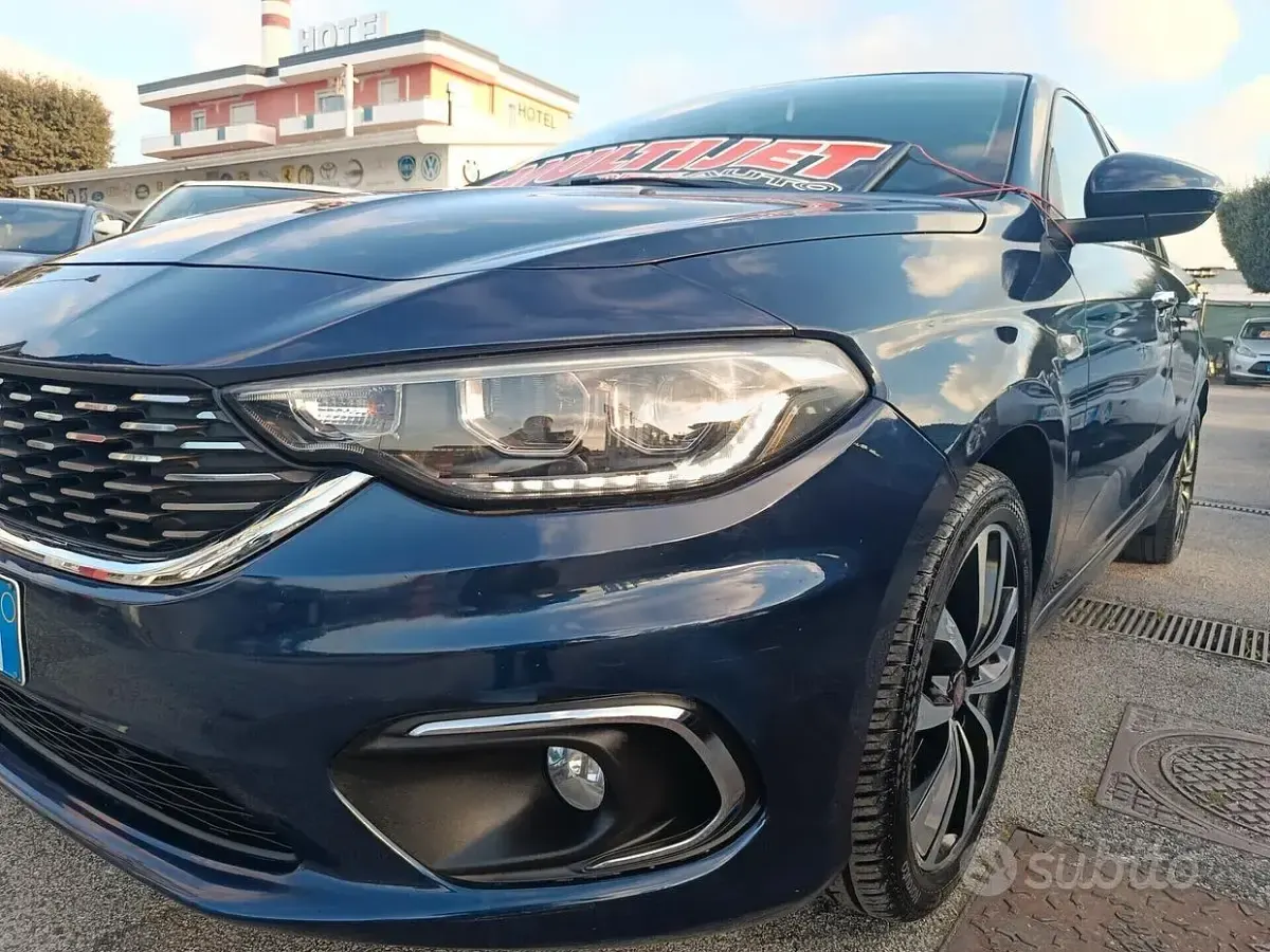 Usata Fiat Tipo Lounge 95 CV (69 kW) 2016 Bluazzurro Berlina