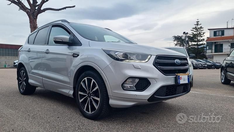 Usata Ford Kuga ST-Line 120 CV (88 kW) 2018 Grigio SUV