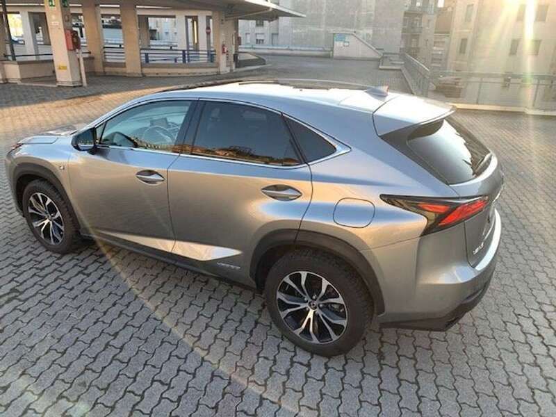 Grigio Usata 2016 Lexus NX300h Sport Line SUV | 22.000 € (Molto cara) - Immagine 1/4