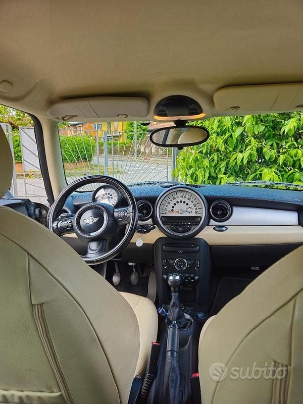 Begagnad Mini ONE 75 HK (55 kW) 2011 Grå Halvkombi