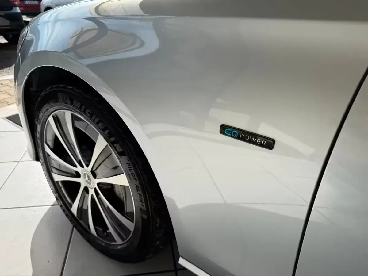 Usata Mercedes E300 Premium Plus 194 CV (142 kW) 2020 Grigio Station wagon