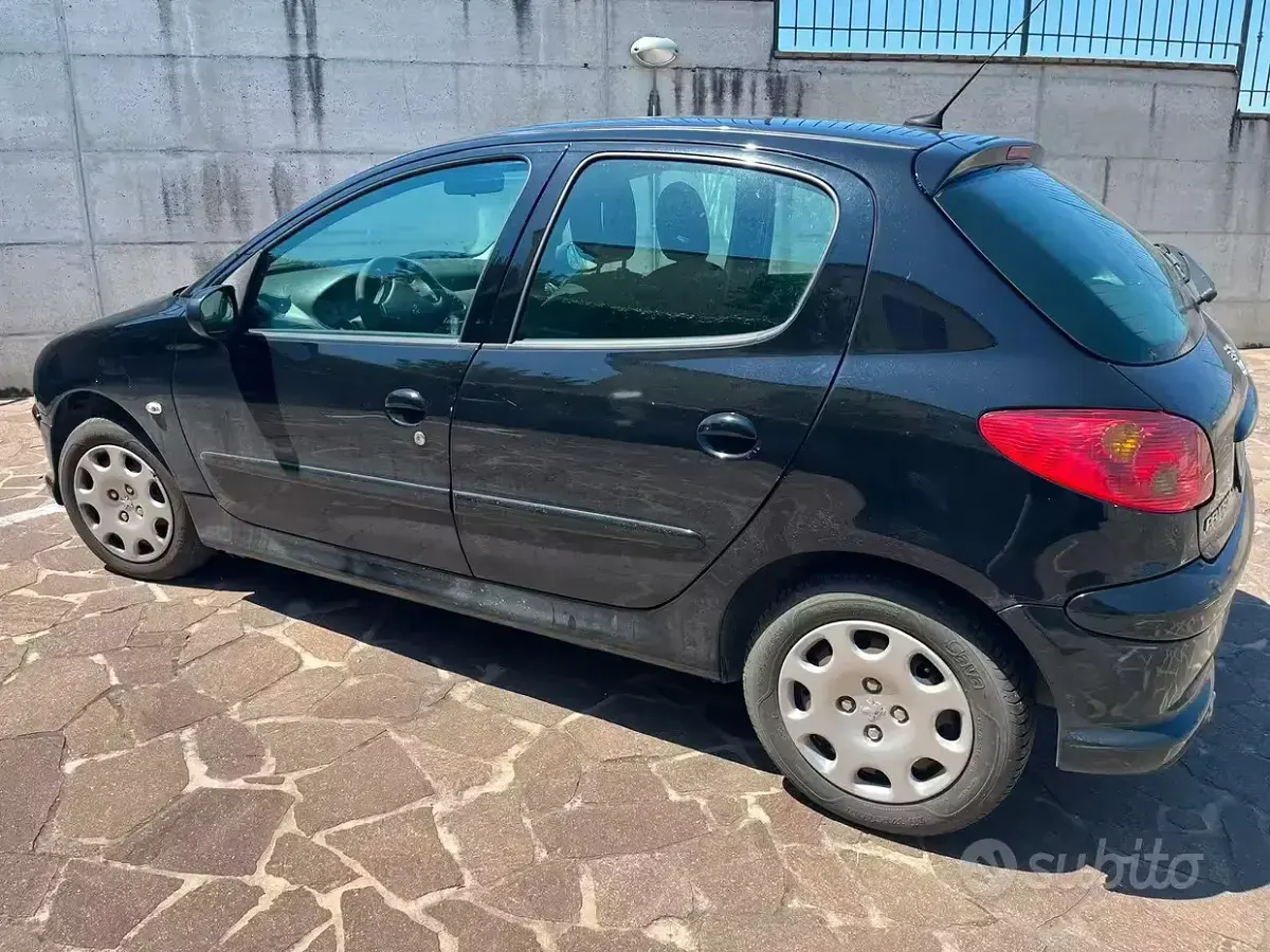 Usata Peugeot 206 68 CV (50 kW) 2008 Nero Berlina
