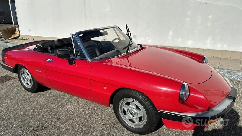 Usata Alfa Romeo Spider 101 CV (74 kW) 1987 Rosso Cabrio