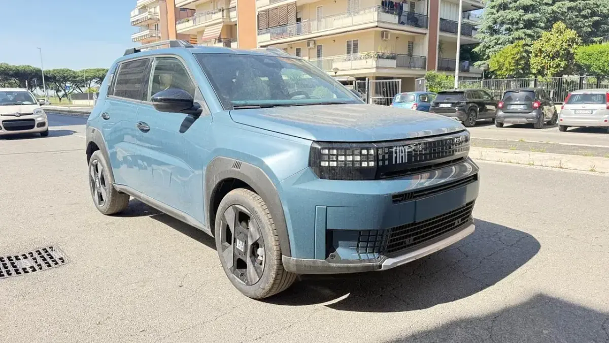 Nuova Fiat Grande Panda La Prima 100 CV (73 kW) 2026 Blu Utilitaria