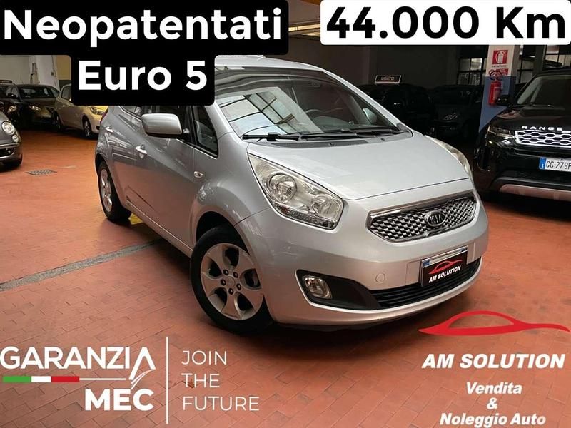 Argento Usata 2011 Kia Venga Due volumi | 5950 € (Buon prezzo) - Immagine 1/4
