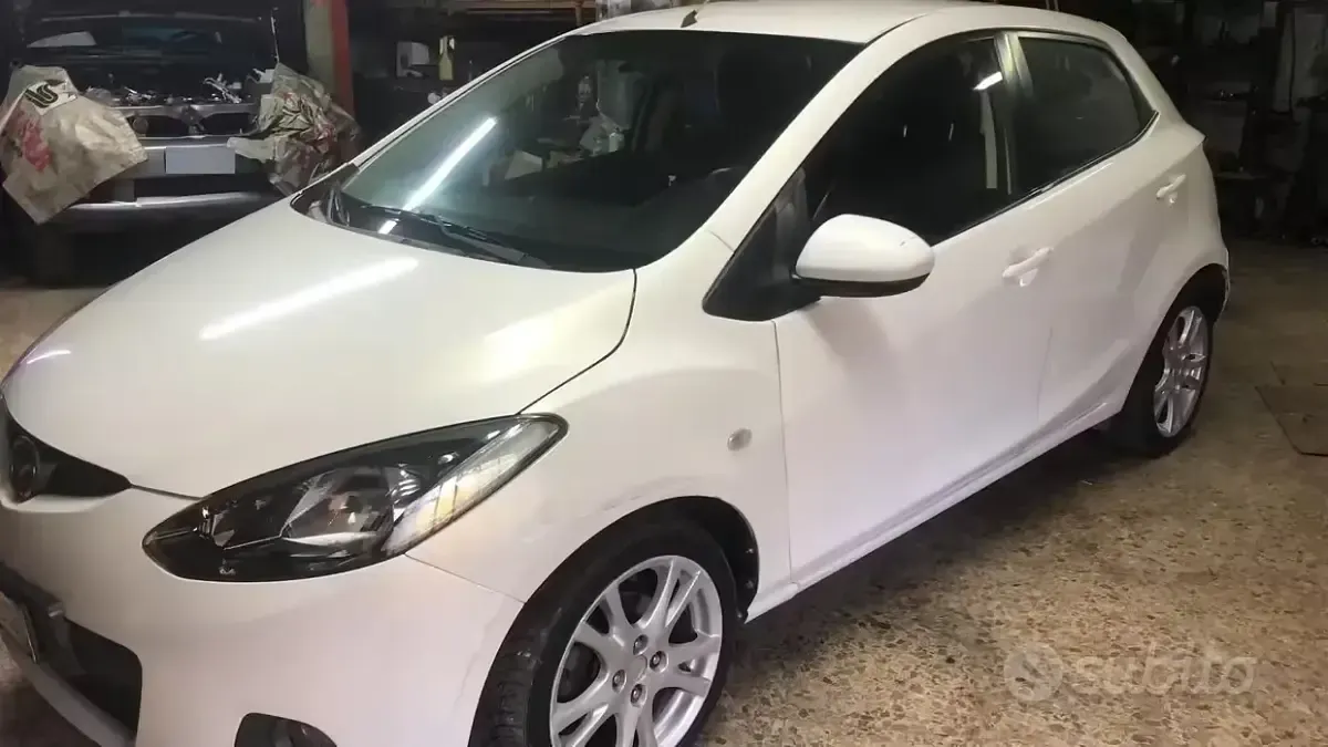 Usata Mazda 2 68 CV (50 kW) 2008 Bianco Utilitaria