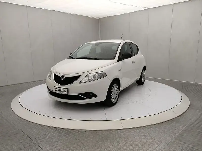 Usata Lancia Ypsilon Silver 95 CV (69 kW) 2017 Bianco Utilitaria
