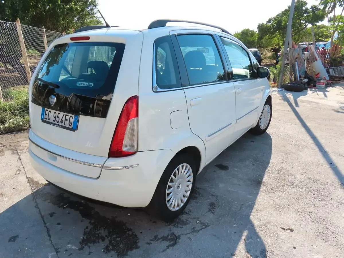 Usata Lancia Musa 90 CV (66 kW) 2010 Bianco Monovolume