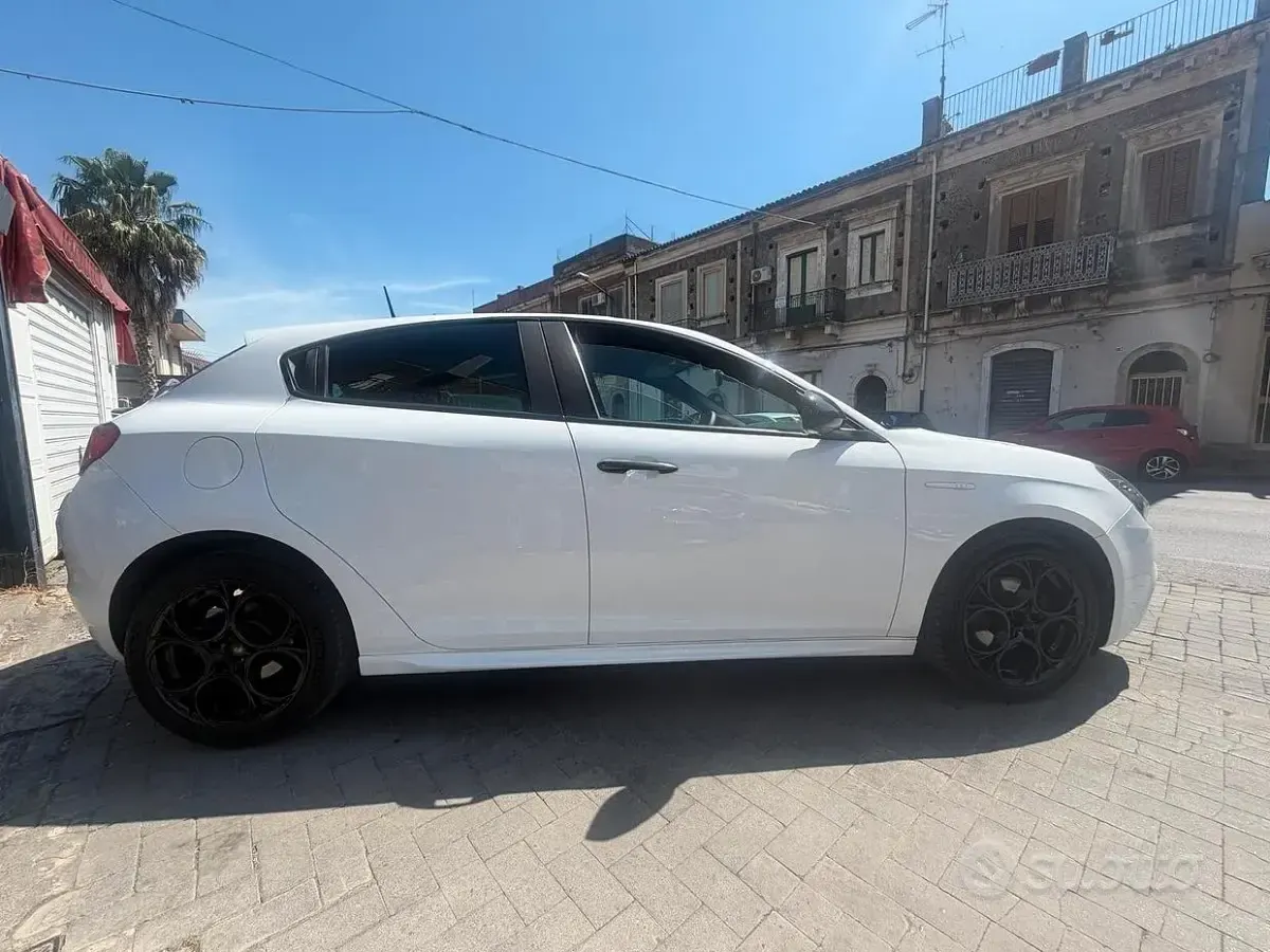 Usata Alfa Romeo Giulietta Super 120 CV (88 kW) 2017 Bianco Utilitaria