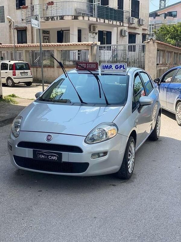 Usata Fiat Punto Street 77 CV (56 kW) 2014 Argento Utilitaria