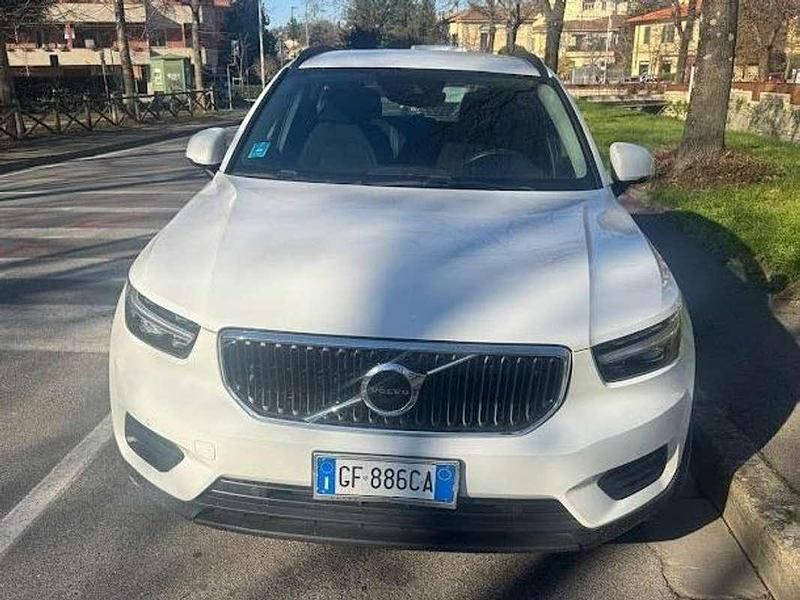 Usata Volvo XC40 Momentum 129 CV (94 kW) 2021 Bianco SUV